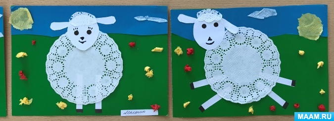 Аппликация из цветной бумаги и бумажных ажурных салфеток «Овечка на лугу» для детей от 5 лет