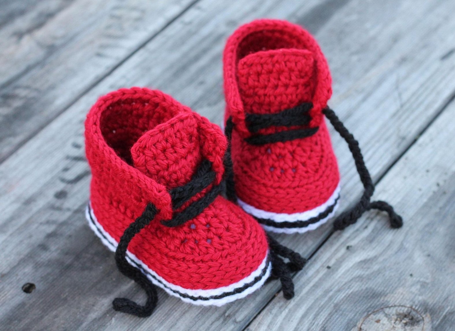 Вязаные ботинки для малышей крючком