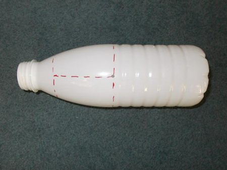 Разрезаем пластиковую бутылку