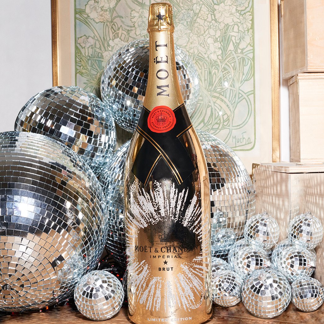 Новогодний декор бутылки шампанского узором