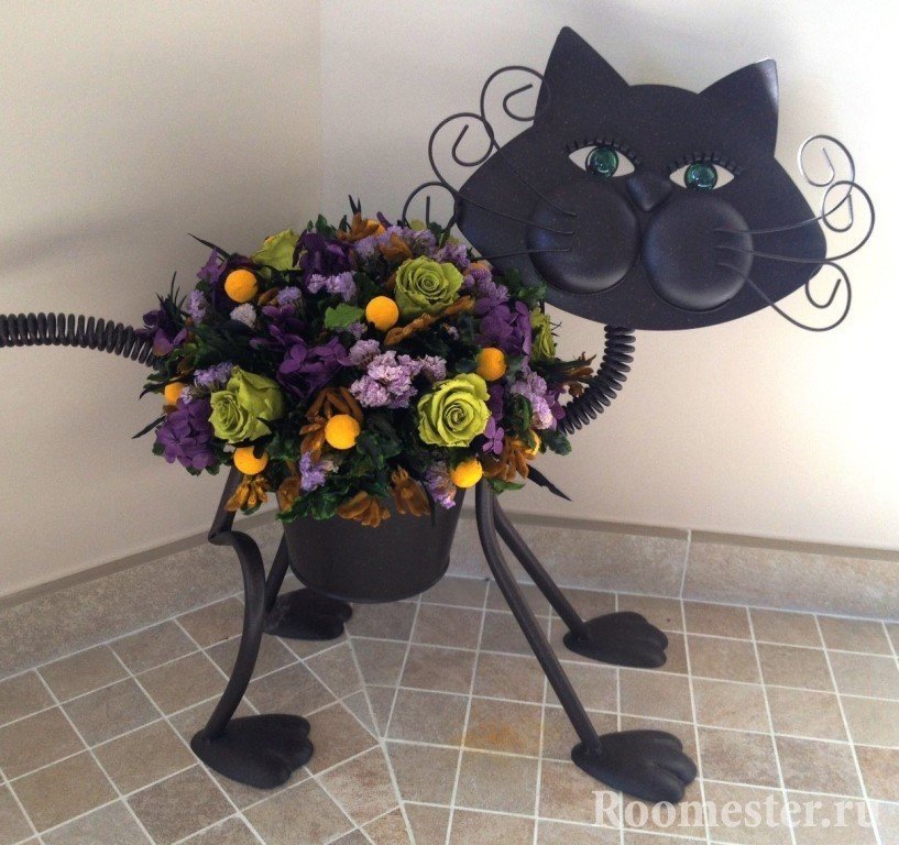 Кот для цветов