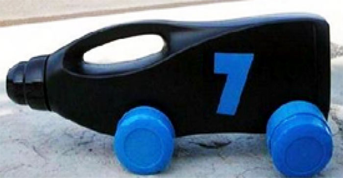 Автомобиль для мальчиков из пластиковой бутылки