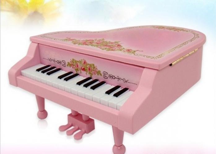Розовый детский рояль