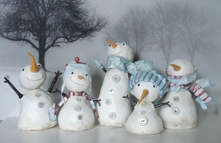 Снеговик своими руками на Новый год из подручных материалов этап 49