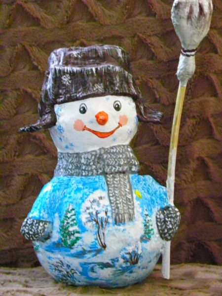 Снеговик своими руками на Новый год из подручных материалов этап 51