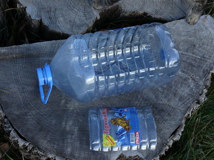 Пластиковая бутылка со срезанной боковой поверхностью