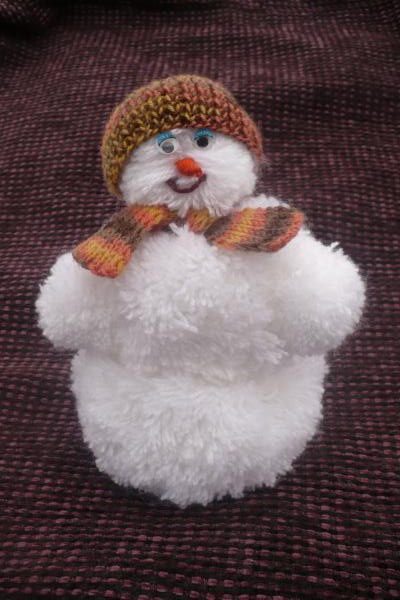 Снеговик своими руками на Новый год из подручных материалов этап 141