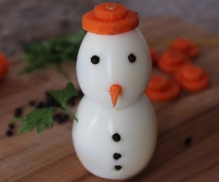 Пару яиц, морковь и перец – на столе появится новогоднее блюдо