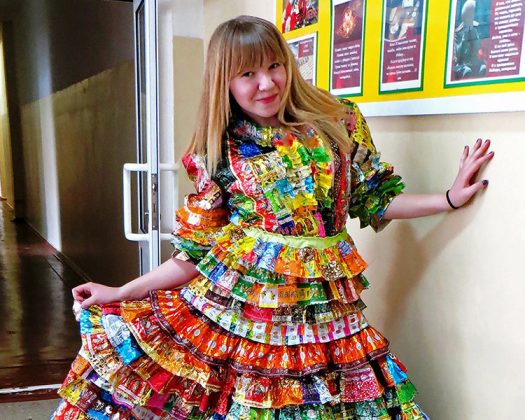 Чтобы сшить такое платье нужно быть настоящей сладкоежкойФОТО: art-mumu.ru