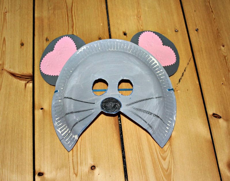 Маску мышки можно сделать из бумажной тарелки