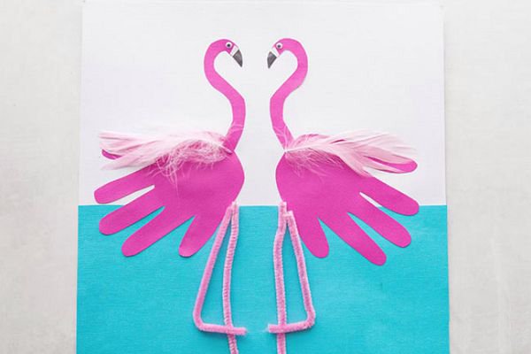 Фламинго из отпечатков ладоней своими руками. Шаг 4