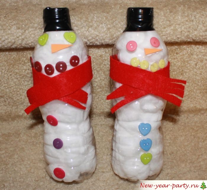 Снеговички из пластиковых бутылок