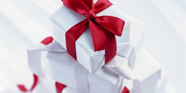 Удивляем подругу: оригинальные идеи подарков на День рождения и необычные способы их вручения